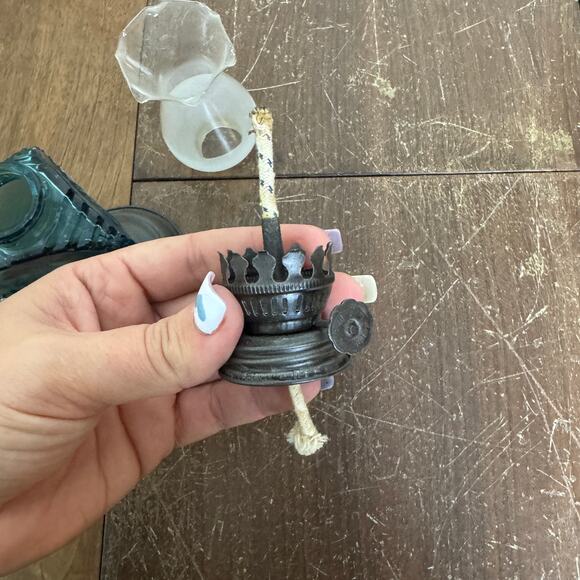 Vintage Hong Kong Metal Blue Glass Frosted‎ Hurricane Shade 10 inch Oil Lamp - Picture 10 of 11